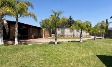 Quinta de descanso en venta - Senguio, Mich. – Frente al Río Descripción: Excelente oportunidad de inversión en Senguio. Propiedad totalmente equipada