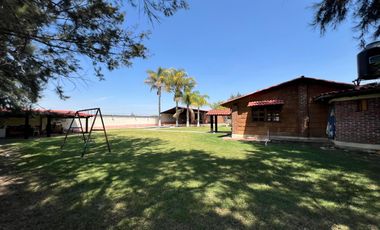 Quinta de descanso en venta - Senguio, Mich. – Frente al Río Descripción: Excelente oportunidad de inversión en Senguio. Propiedad totalmente equipada
