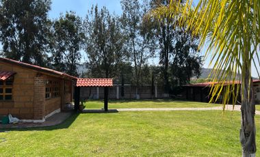 Quinta de descanso en venta - Senguio, Mich. – Frente al Río Descripción: Excelente oportunidad de inversión en Senguio. Propiedad totalmente equipada