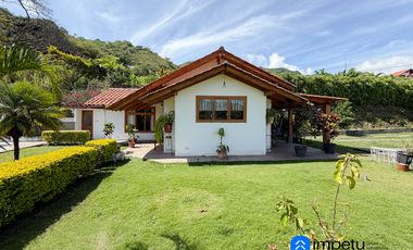 En arriendo casa amoblada con piscina en malacatos totalmente amoblada, sector residencial