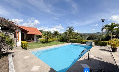 En arriendo casa amoblada con piscina en malacatos totalmente amoblada, sector residencial