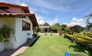 En arriendo casa amoblada con piscina en malacatos totalmente amoblada, sector residencial