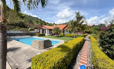 En arriendo casa amoblada con piscina en malacatos totalmente amoblada, sector residencial