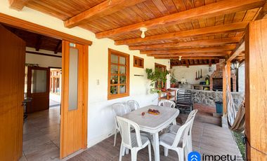 En arriendo casa amoblada con piscina en malacatos totalmente amoblada, sector residencial