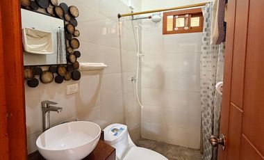 En arriendo casa amoblada con piscina en malacatos totalmente amoblada, sector residencial