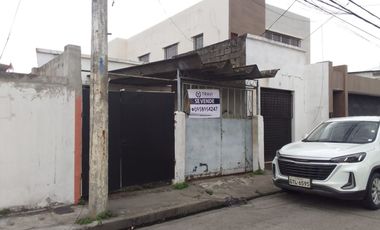 Se vende casa en Urdesa Norte.