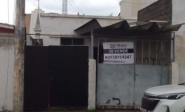 Se vende casa en Urdesa Norte.