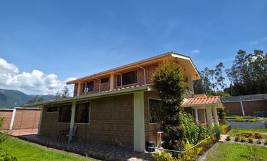 Se vende hermosa casa de campo via San Clemente Ibarra