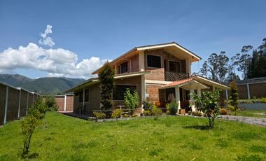 Se vende hermosa casa de campo via San Clemente Ibarra