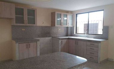 Renta de Casa en Urbanización Sur Manta