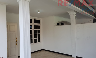 DISEWAKAN – RUMAH INDUK HOEK (POJOK) | SIAP HUNI
