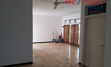 DISEWAKAN – RUMAH INDUK HOEK (POJOK) | SIAP HUNI