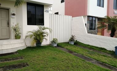 Casa de Venta en Urbanización de Manta Manabí