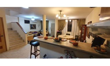 Casa de Venta en Urbanización de Manta Manabí