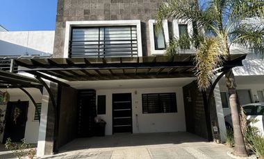 Renta Casa Amueblada en La Antigua Cementera, Puebla, 5 Habitaciones, Terraza con Pergola, Gym.