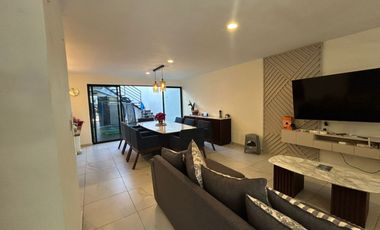 Renta Casa Amueblada en La Antigua Cementera, Puebla, 5 Habitaciones, Terraza con Pergola, Gym.