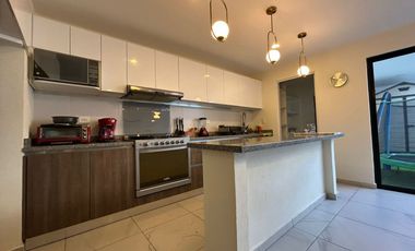 Renta Casa Amueblada en La Antigua Cementera, Puebla, 5 Habitaciones, Terraza con Pergola, Gym.