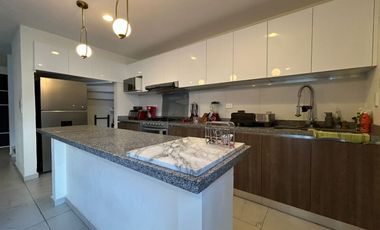 Renta Casa Amueblada en La Antigua Cementera, Puebla, 5 Habitaciones, Terraza con Pergola, Gym.