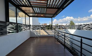 Renta Casa Amueblada en La Antigua Cementera, Puebla, 5 Habitaciones, Terraza con Pergola, Gym.