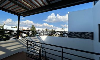 Renta Casa Amueblada en La Antigua Cementera, Puebla, 5 Habitaciones, Terraza con Pergola, Gym.