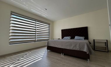 Renta Casa Amueblada en La Antigua Cementera, Puebla, 5 Habitaciones, Terraza con Pergola, Gym.