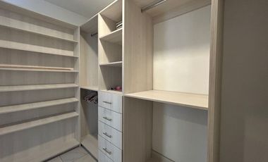 Renta Casa Amueblada en La Antigua Cementera, Puebla, 5 Habitaciones, Terraza con Pergola, Gym.