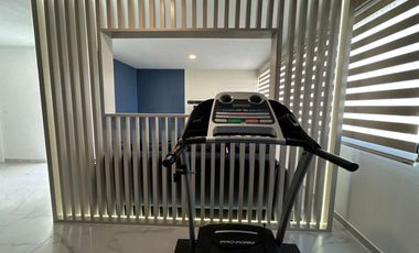 Renta Casa Amueblada en La Antigua Cementera, Puebla, 5 Habitaciones, Terraza con Pergola, Gym.