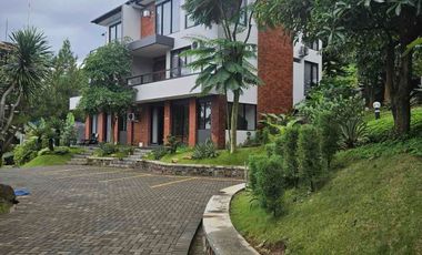 villa jual luas 1200 m2 harga 10M ada 13 kamar tidur bisa di sewa” kan auto dapat cuan