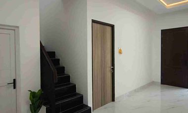 Dijual Rumah Baru Bisa KPR Sawangan, Pinggir Jalan Raya Murah 2 LANTAI di Kota Depok