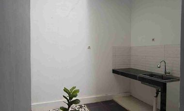 Dijual Rumah Baru Bisa KPR Sawangan, Pinggir Jalan Raya Murah 2 LANTAI di Kota Depok