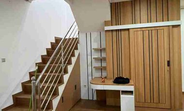 Dijual Rumah Semi Furnished Free Interior di Komplek Puri Indah