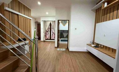 Dijual Rumah Semi Furnished Free Interior di Komplek Puri Indah