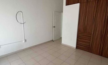 Casa sola de un nivel en privada con portón eléctrico