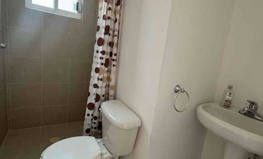 Casa sola de un nivel en privada con portón eléctrico