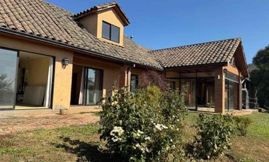 ARRIENDO CASA EN PARCELA C/ PISCINA, LOS CRISTALES