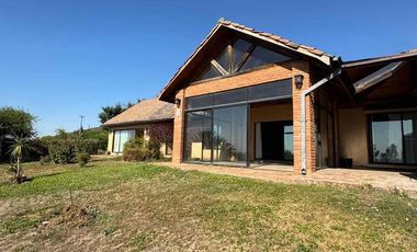 ARRIENDO CASA EN PARCELA C/ PISCINA, LOS CRISTALES