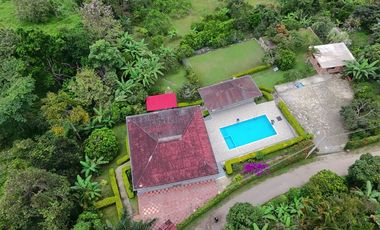 VENTA SAN ANTONIO DEL TEQUENDAMA - Finca con 8 habitaciones, piscina y zonas de eventos, lista para generar ingresos EN LA UNIÓN