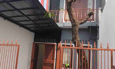 SEWA Rumah 2 Lantai Siap Huni Dekat Stasiun MRT H. Nawi, Dekat ITC Fatmawati, Dekat PIM 150 Jt/Th Nego