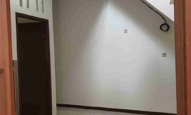 SEWA Rumah 2 Lantai Siap Huni Dekat Stasiun MRT H. Nawi, Dekat ITC Fatmawati, Dekat PIM 150 Jt/Th Nego