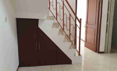 SEWA Rumah 2 Lantai Siap Huni Dekat Stasiun MRT H. Nawi, Dekat ITC Fatmawati, Dekat PIM 150 Jt/Th Nego