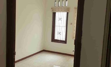 SEWA Rumah 2 Lantai Siap Huni Dekat Stasiun MRT H. Nawi, Dekat ITC Fatmawati, Dekat PIM 150 Jt/Th Nego