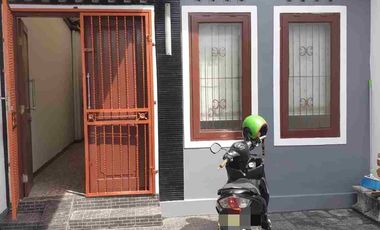 SEWA Rumah 2 Lantai Siap Huni Dekat Stasiun MRT H. Nawi, Dekat ITC Fatmawati, Dekat PIM 150 Jt/Th Nego