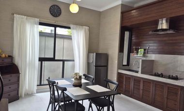 Dijual Villa Exclusive Baru selesai Renovasi Total View Sawah dikawasan Wisata Central Ubud.