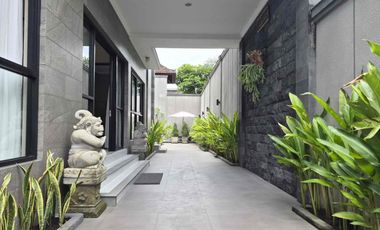 Dijual Villa Exclusive Baru selesai Renovasi Total View Sawah dikawasan Wisata Central Ubud.