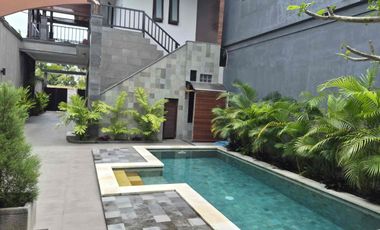 Dijual Villa Exclusive Baru selesai Renovasi Total View Sawah dikawasan Wisata Central Ubud.