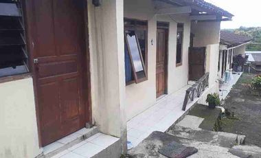 Dijual cepat 
Rumah kost SHM
Lokasi strategis di Salatiga 5menit jln kaki ke kampus UKSW, Di pusat kota , Lt 276m, 13 kamar tidur, 4 kamar mandi