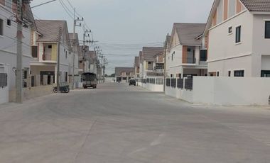 Zensiri Nern Plubwan 28,  New Townhouse  3 Bedrooms for rent