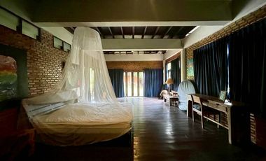 For Sale / Rent Unique Wooden Villa with Pool & Garden for Rent/Sale in Mae Rim, Chiang Mai. Near Prem International School, NIS International School.
