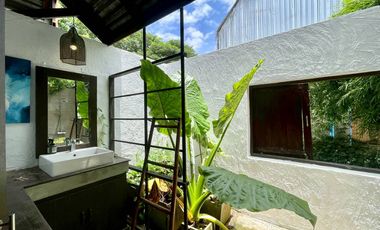 For Sale / Rent Unique Wooden Villa with Pool & Garden for Rent/Sale in Mae Rim, Chiang Mai. Near Prem International School, NIS International School.
