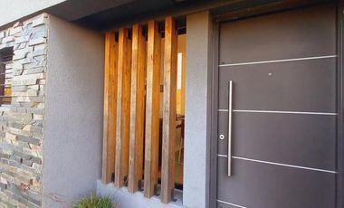 Casa en Faro Del Leyes - Arroyo Leyes, 2 Dorm, Cochera Doble, Galeria